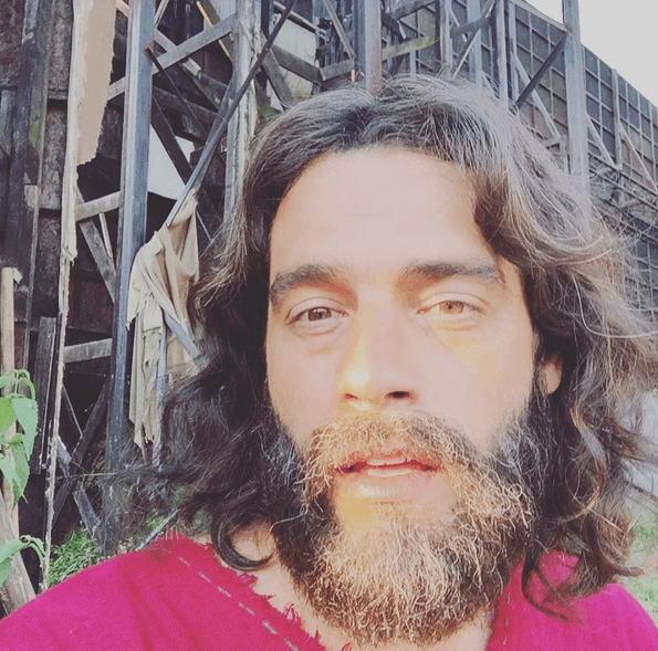 Guilherme Winter es un actor brasileño que se dio a conocer mundialmente por interpretar a
<b>Moisés</b> en la serie bíblica
<b><a href="https://www.univision.com/series/los-diez-mandamientos">‘Los diez mandamientos’</a></b>.