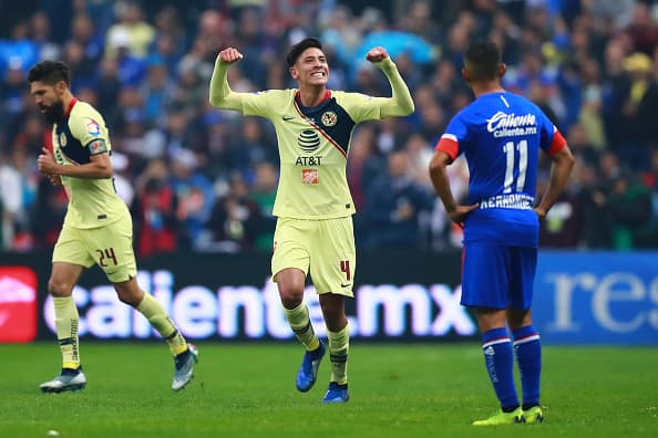 Edson Álvarez decretó el primer gol de la Final al 50' con tiro de afuera del área.