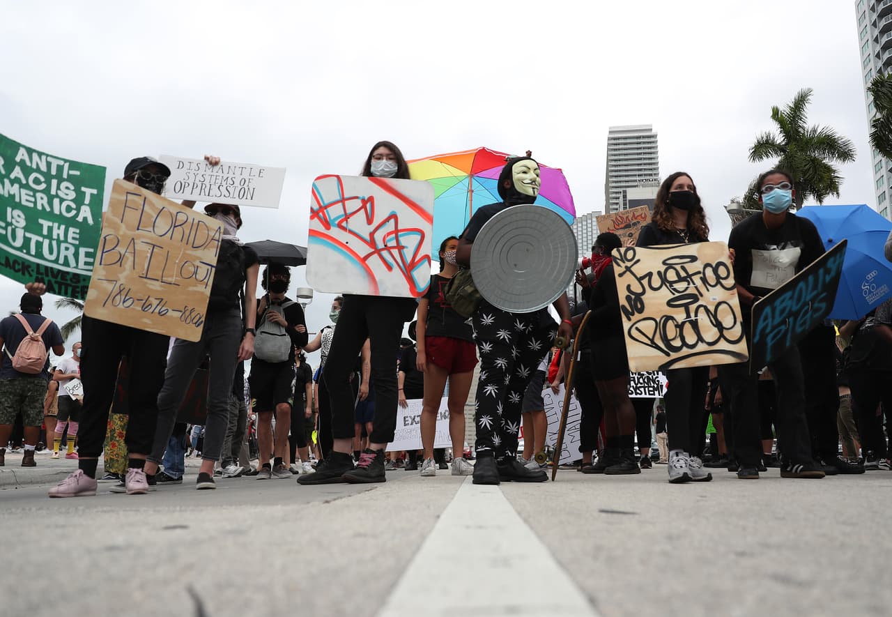 En medio de música y consignas contra el racismo se llevaron a cabo las protestas del sábado en Miami