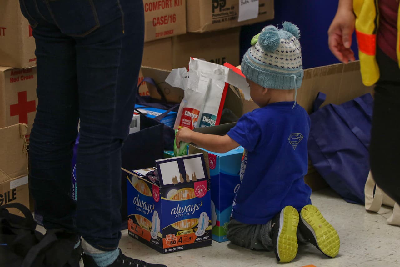 Los funcionarios de Filadelfia estaban listos con alimentos, agua, exámenes de salud de emergencia y refugio. Abbott confirmó el martes que, junto con Chicago, Nueva York y Washington, D.C., “la ciudad santuario de Filadelfia ahora será un lugar de entrega para la estrategia de transporte en autobús del estado de Texas”.