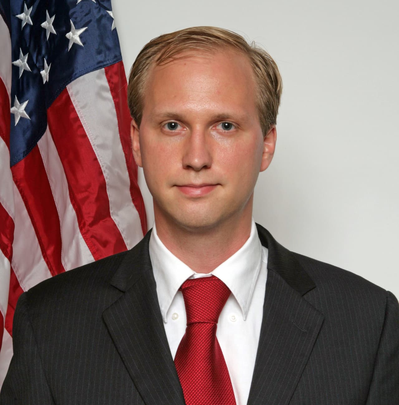 Larson intentó hacer carrera política en Virginia como independiente, en 2017.