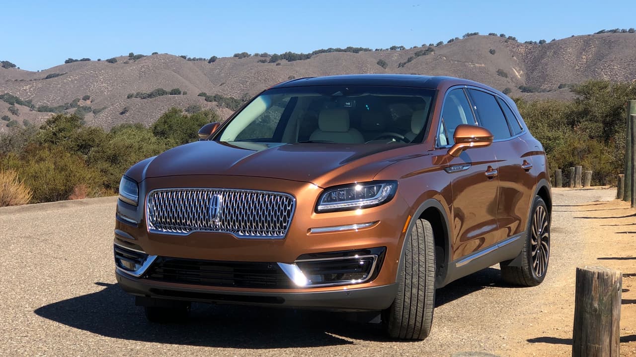 La Lincoln Nautilus tiene un precio inicial de 41,335 dólares para el nivel básico, 45,540 dólares para el nivel Select y 49,870 dólares para el nivel Reserve. La Lincon Nautilus Black Label, tiene un precio inicial de 57,890 dólares y solo será vendido a través de concesionarios certificados.