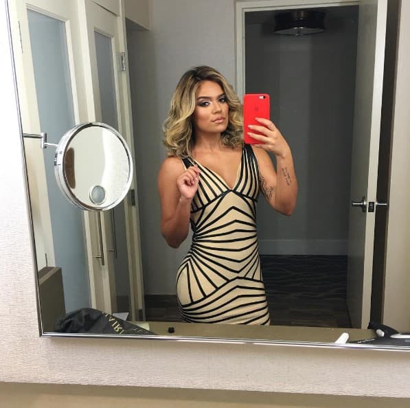 Atrévete a ondular ligeramente tu cabello, te hará ver diferente y además estilizará tu rostro.