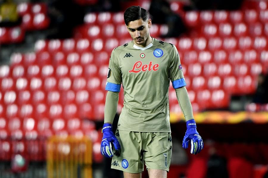 El Napoli no puede ante la escuadra española de Granada y pierde 0-2 en los dieciseisavos de la UEFA Europa League. Las anotaciones por parte de los rojiblancos fueron por parte de Yangel Herrera y Kenedi, uno tras otro. El mexicano Hirving Lozano no tuvo participación por lesión.