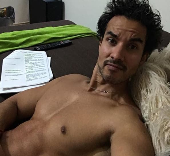 El actor Alejandro Sandí fue presuntamente secuestrado este domingo 24 de noviembre cuando visitaba el volcán Nevado de Toluca en México junto con las actrices Vanessa Arias y Esmeralda Ugalde. Diversos medios como la agencia
<a href="https://www.afp.com/es/noticias/17/secuestran-un-frances-y-un-mexicano-en-el-centro-de-mexico-doc-1mj9qf2" target="_blank">AFP</a> y los diarios
<a href="https://www.reforma.com/plagian-a-2-turistas-en-nevado-de-toluca/ar1820723" target="_blank">Reforma</a> y
<a href="https://www.eluniversal.com.mx/metropoli/edomex/guardia-nacional-realiza-operativo-en-nevado-de-toluca-por-secuestro-de-turistas" target="_blank">El Universal</a> han reportado el suceso.