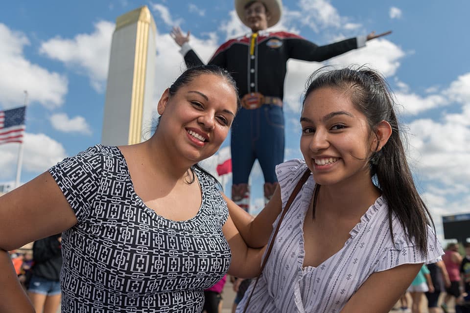 ¡Esta temporada, Univision Dallas y La Feria Estatal de Texas hacen tu entrada a la feria más accesible!