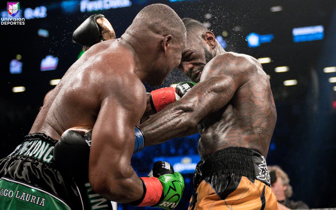 La pelea estelar en el Barclays Center de Brooklyn, una de las más esperadas en la categoría de los pesos completos, sobrepasó las expectativas de los aficionados. Luis Ortiz (28-1, 24 KOs) le complció la noche a Deontay Wilder (40-0, 39 KOs), pero el campeón sacó a relucir en el décimo round el poder que tiene en los nudillos para mandar al cubano a la lona en dos ocasiones y sellar la victoria.