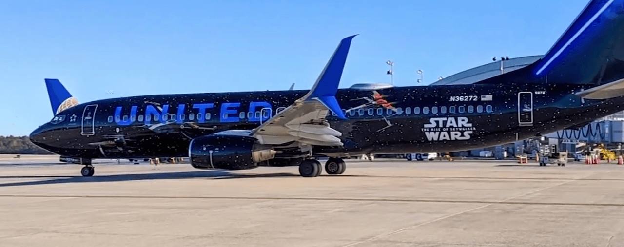 El diseño no se había visto antes en un avión cuyo exterior está cubierto con un manto de estrellas