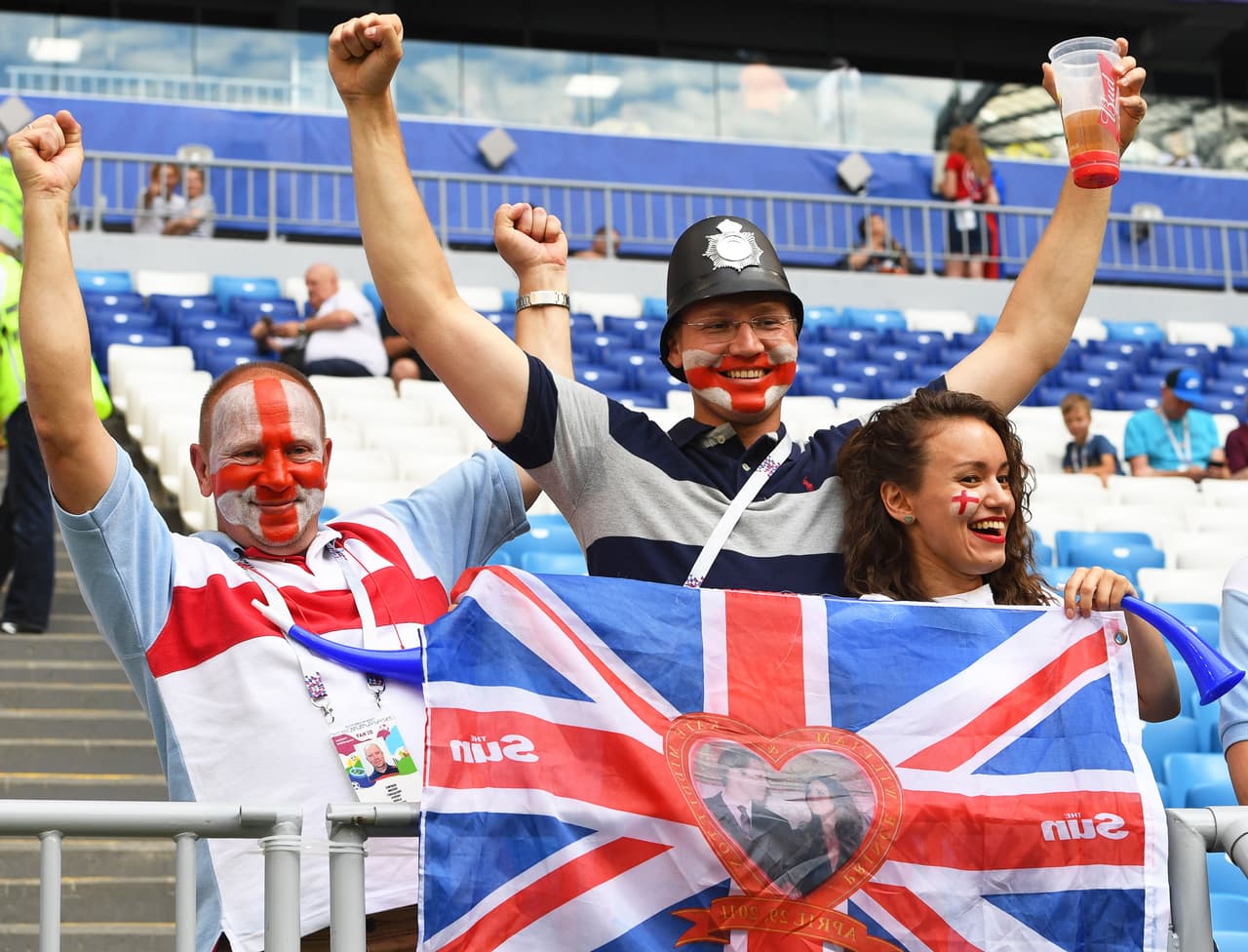 La fiesta y el colorido se viste de alegría entre los hinchas en el enfrentamiento entre Suecia e Inglaterra en los cuartos de final, la definición del tercer semifinalista del Mundial de Rusia 2018.