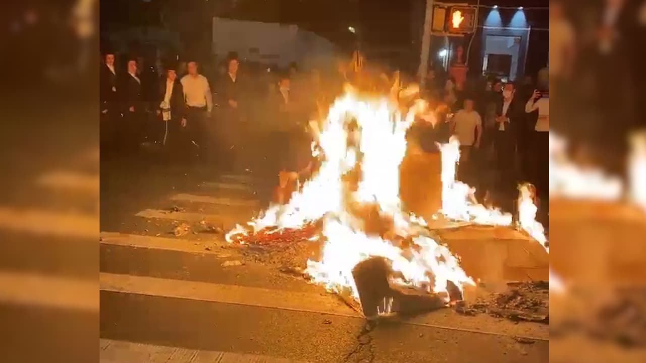 Comunidad judía ortodoxa en Brooklyn protesta por nuevas restricciones contra el coronavirus