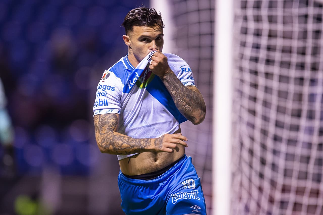 Desde los once pasos, Christian Tabó no perdona y anota el único tanto del encuentro dándole la victoria a Puebla 1-0 sobre Toluca.