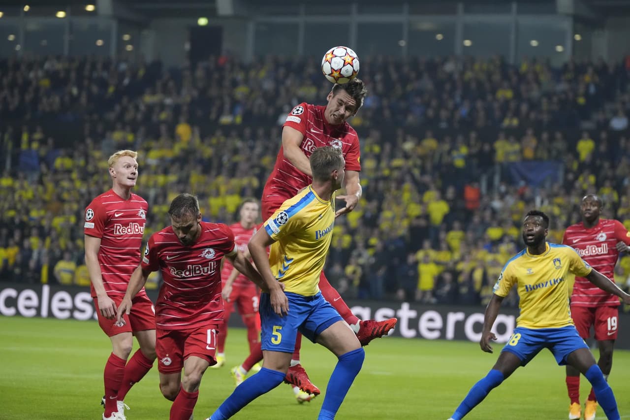RB Salzburg se impone con autoridad ante el Brondby 2-1 durante el partido de vuelta de las eliminatorias de la Champions League y, sumado al partido de ida, consigue su boleto a la fase de grupos. Benjamin Sesko y Brenden Aaronson fueron los anotadores por parte del equipo austriaco.