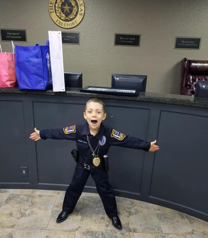 Según la policía de Freeport, Abigail le reveló antes de Navidad al jefe de ese departamento, Ray Garivey, su sueño y la institución no dudó en ayudarla a cumplirlo.