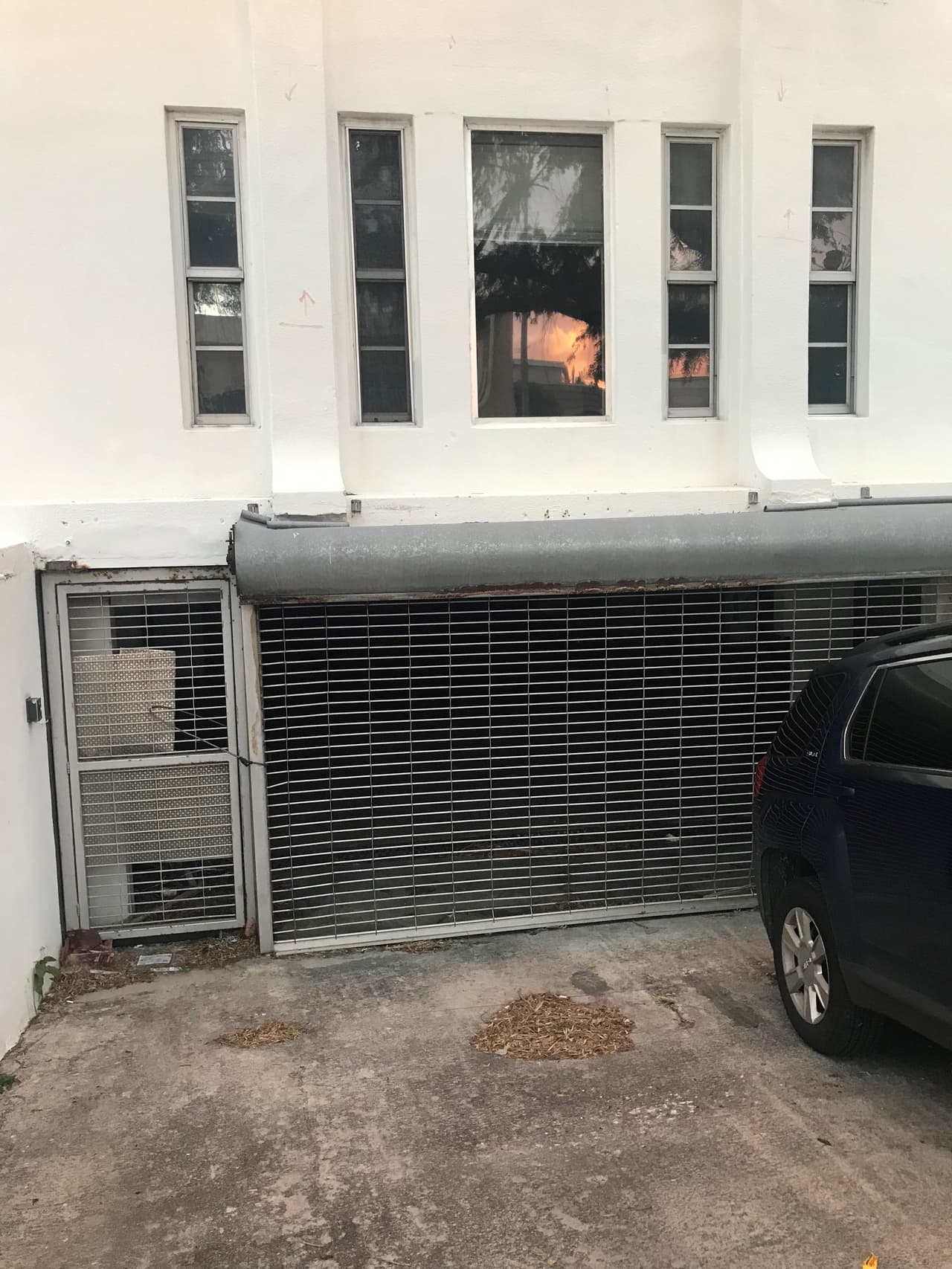 Edificio en Surfside donde se encuentra el apartamento que vendió el fiscal Alejandro Gertz Manero en 2015.