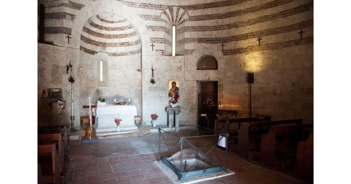 la espada en la piedra del Santo Galgano Guidotti