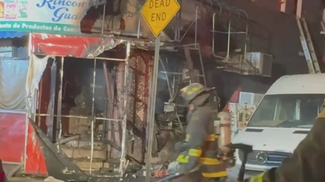 Incendio en Jamaica, Queens, arrasa tienda guatemalteca y casa de empeño