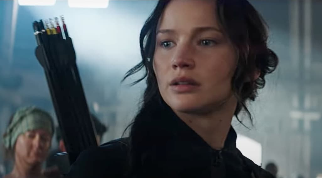 En tan solo unos segundos, Jennifer Lawrence y el resto de los miembros del equipo estaban atrapados en el humo, con problemas para respirar. Afortunadamente el equipo de rescate pudo sacarlos del lugar y llevarlos a una ambulancia justo a tiempo.