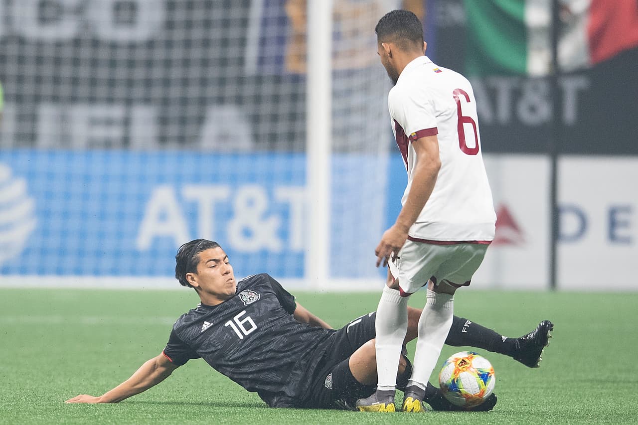 Con buen ritmo empezó a disputarse este cotejo entre selecciones de confederaciones distintas.