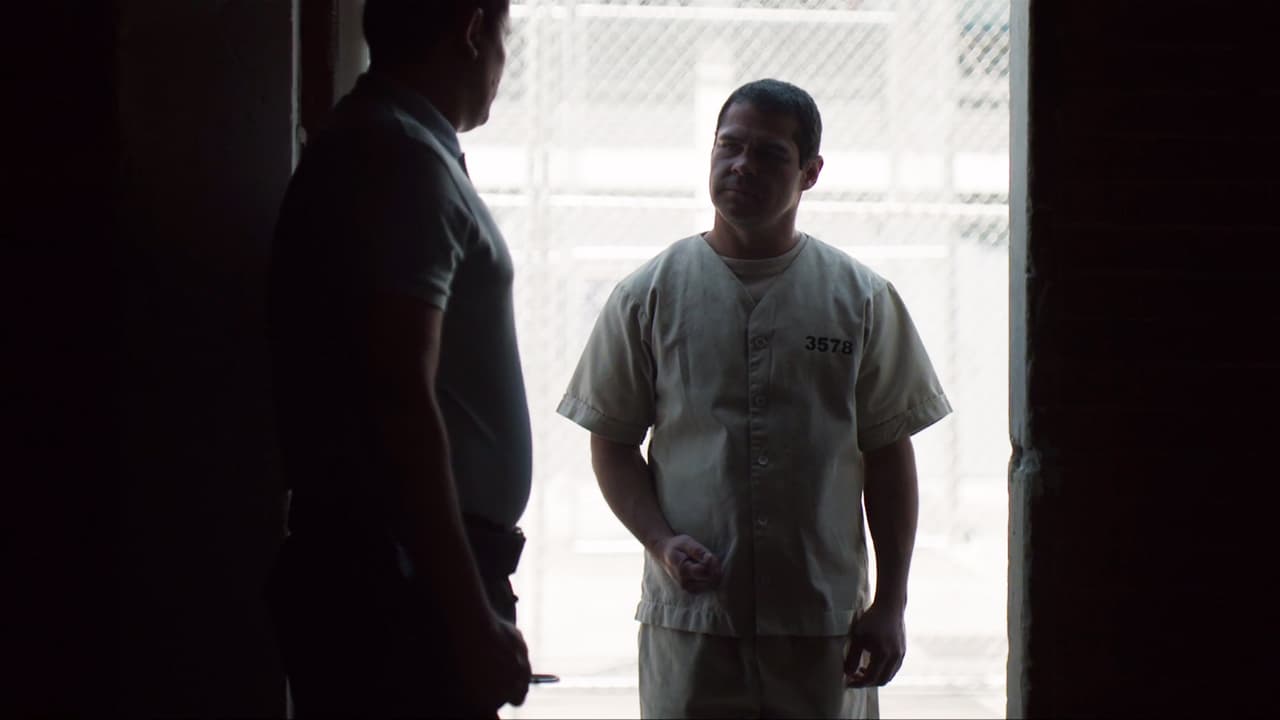 ‘El Chapo’ began breaking the Puente Grande penitentiary with the help of his lawyer. Little by little, he bribed the guards with large sums of money.