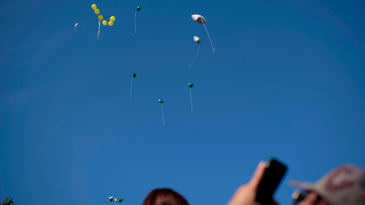 Con una caravana y soltando globos hacia el cielo, residentes de Houston quisieron rendir homenaje a la soldado hispana,
<a href="https://www.univision.com/temas/vanessa-guillen">Vanessa Guillén. </a>