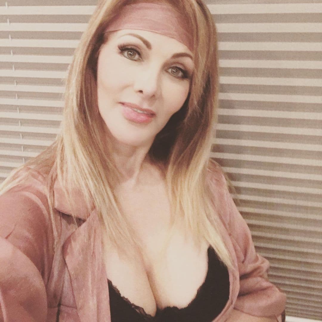 En total, Collins ha prestado su talento para más de 40 producciones entre cine, televisión y teatro.