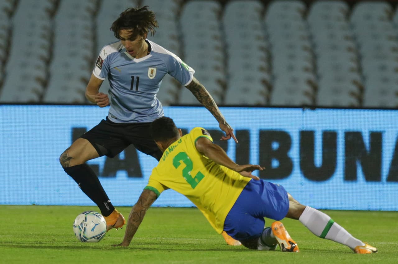 Con goles de Arthur y Richarlison Brasil vence a Uruguay, consiguen su cuarta victoria y continúan sin recibir gol en las eliminatorias rumbo al mundial de Qatar 2022.