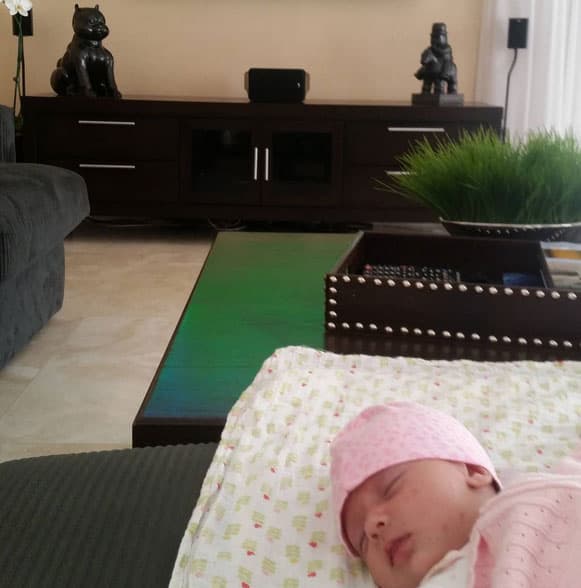 Sofía tiene mucha ropita rosa, claro.