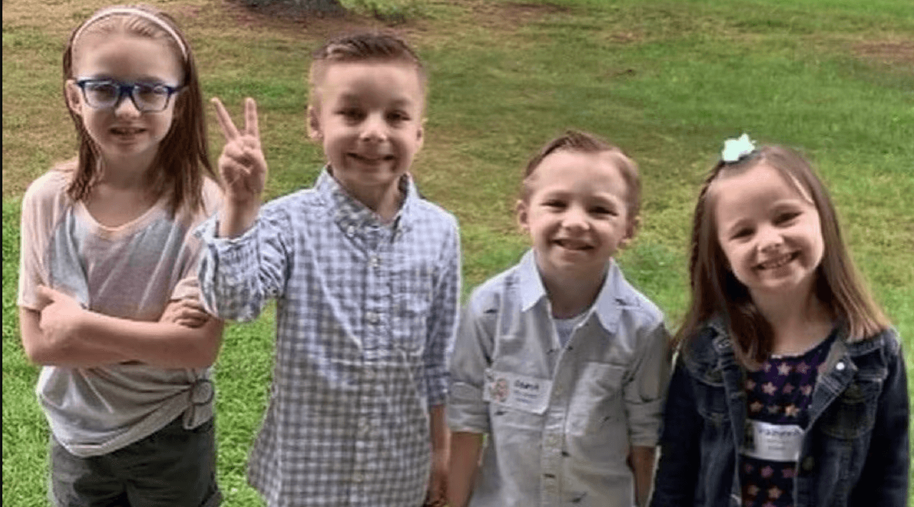 <h3 class="cms-H3-H3"><b>Madre y abuela conspiraron para matar a cuatro niños y evitar que visitaran a su padre</b></h3>
<br>La policía de Mechanicville, NY concluyó que ambas conspiraron para matarlos con el fin de impedir que vivieran con su padre en Utah, alegando que sufrían de abusos.
<br>
<b>Los seis cuerpos fueron encontrados </b>dentro de un apartamento ubicado en Harris Avenue, luego de que vecinos solicitaran una verificación de bienestar
<a href="https://www.univision.com/local/nueva-york-wxtv/madre-abuela-conspiraron-matar-cuatro-ninos-mechanicville">al no ver a la familia durante días.</a>
<br>