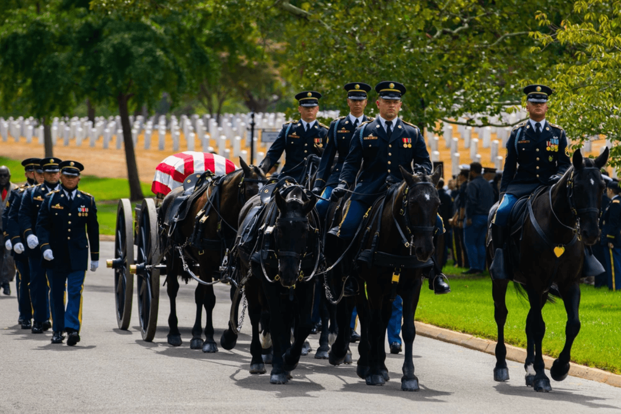 El nombre de Knauss fue el único agregado al mural en 2022. “Al recordar a nuestros caídos en este día solemne, humildemente revelamos este nombre número 378 en nuestro muro conmemorativo”, indicó Braga.