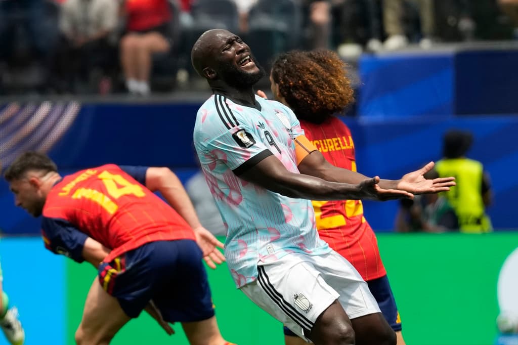 El belga Romelu Lukaku reacciona durante el partido