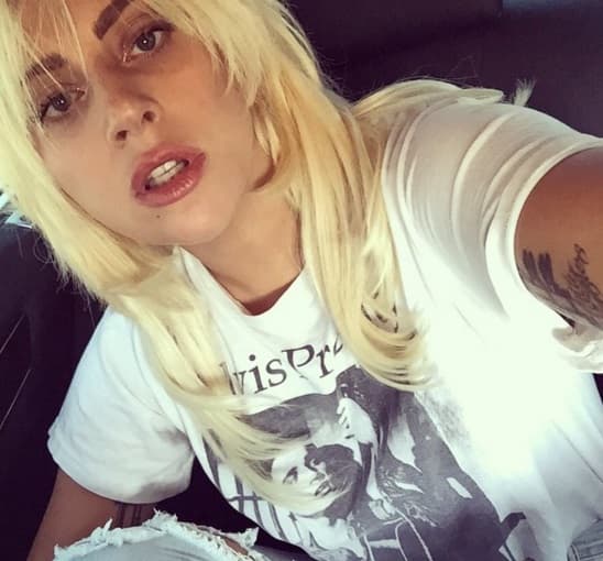 Gaga tiene que actuar antes de que su barco termine por desaparecer.