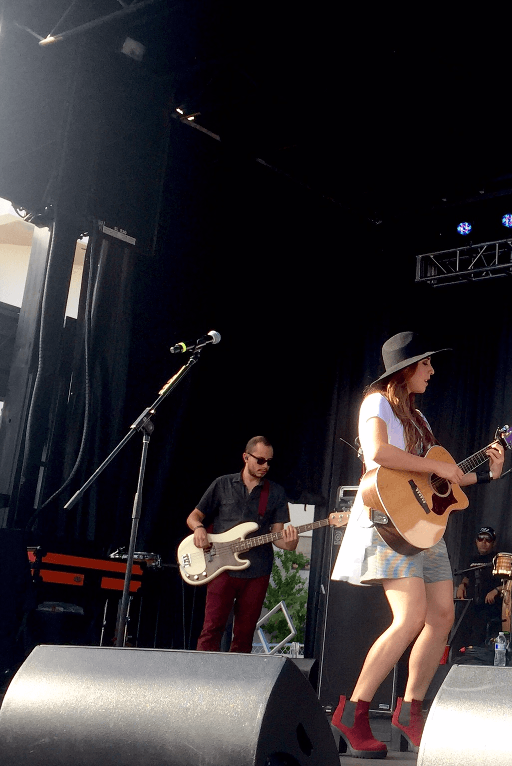 Miles de personas llegaron hasta Hialeah para disfrutar de la música latina que los puso a cantar, bailar y gozar.