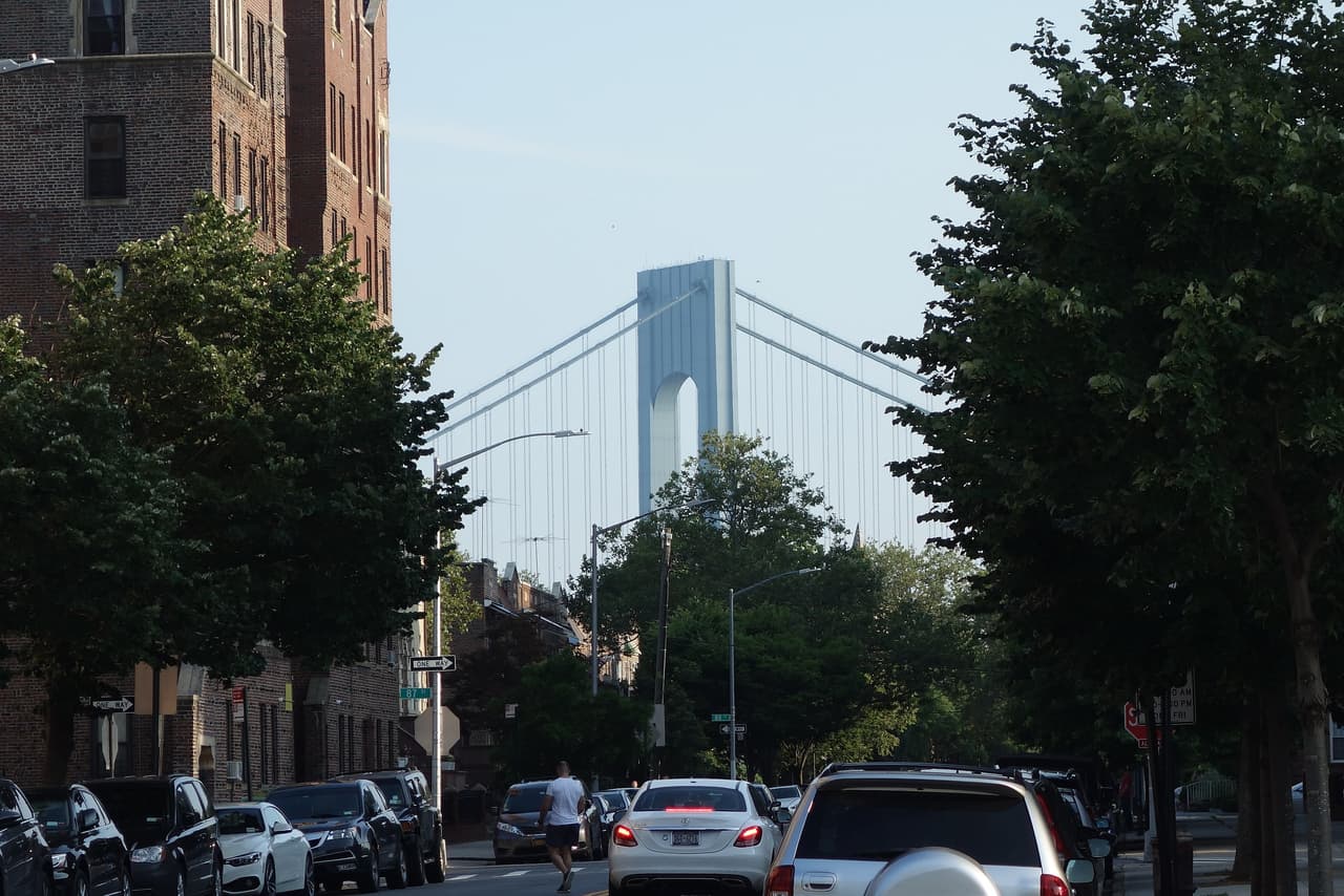 <b>Bay Ridge</b>
<br>
<br>Este vecindario fue popularizado en la película “Saturday Night Fever,” y a diferencia de otros barrios de Brooklyn, ha logrado mantener mucho de su antiguo encanto. Las rentas promedio deambulan en los $1,895 al mes.