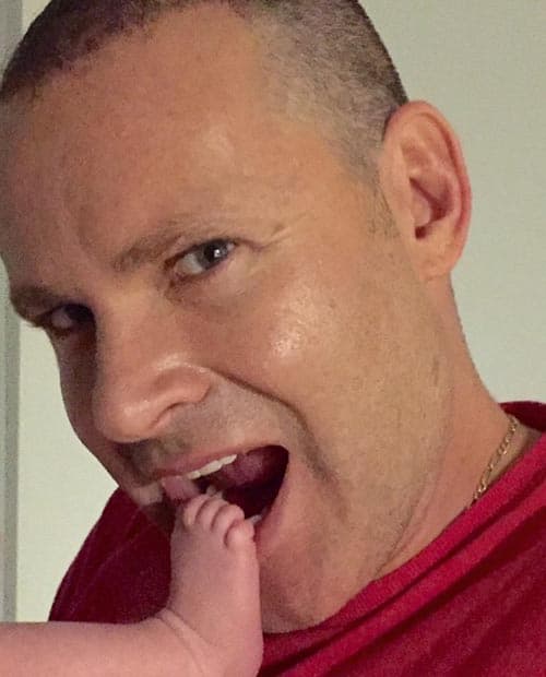 ¡Esta imagen nos encantó! La más tierna mordidita que Alan ha dado.