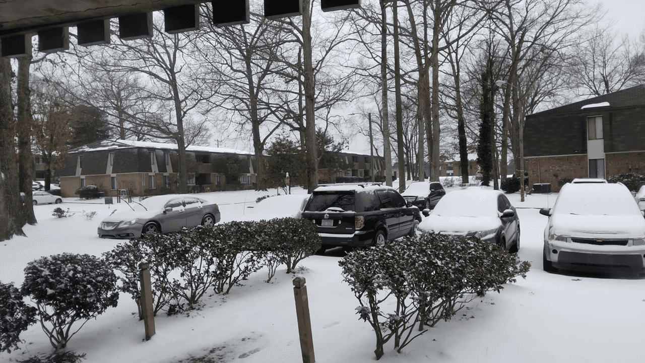 La ciudad de Greensboro activó su equipo de respuesta para nieve y hielo ayer a las 5p.m. para mantener las carreteras accesibles, por la posible acumulación de nieve de hasta 1 pulgada.