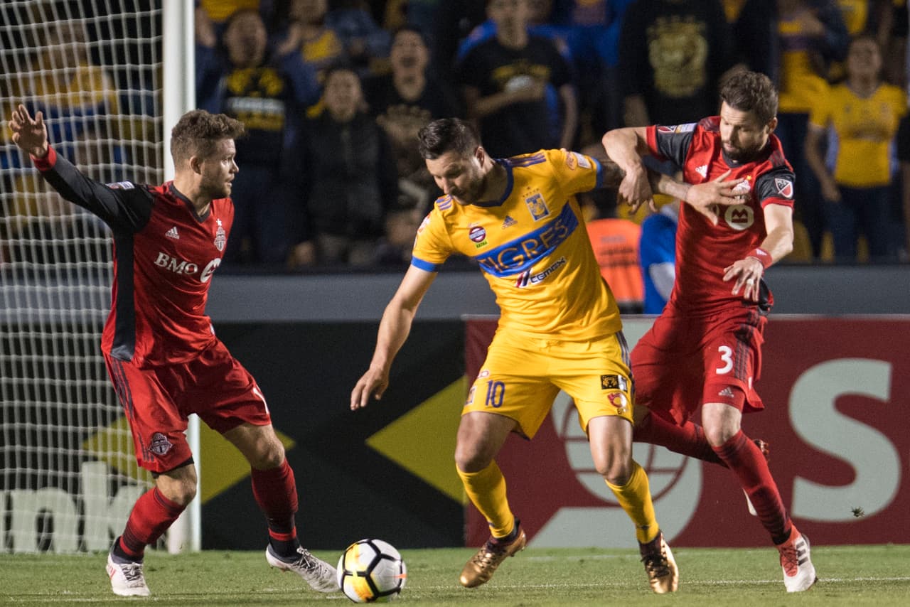 Por su parte, el súper delantero de Tigres André-Pierre Gignac hizo lo propio en la vereda de enfrente y se destacó entre sus compañeros.