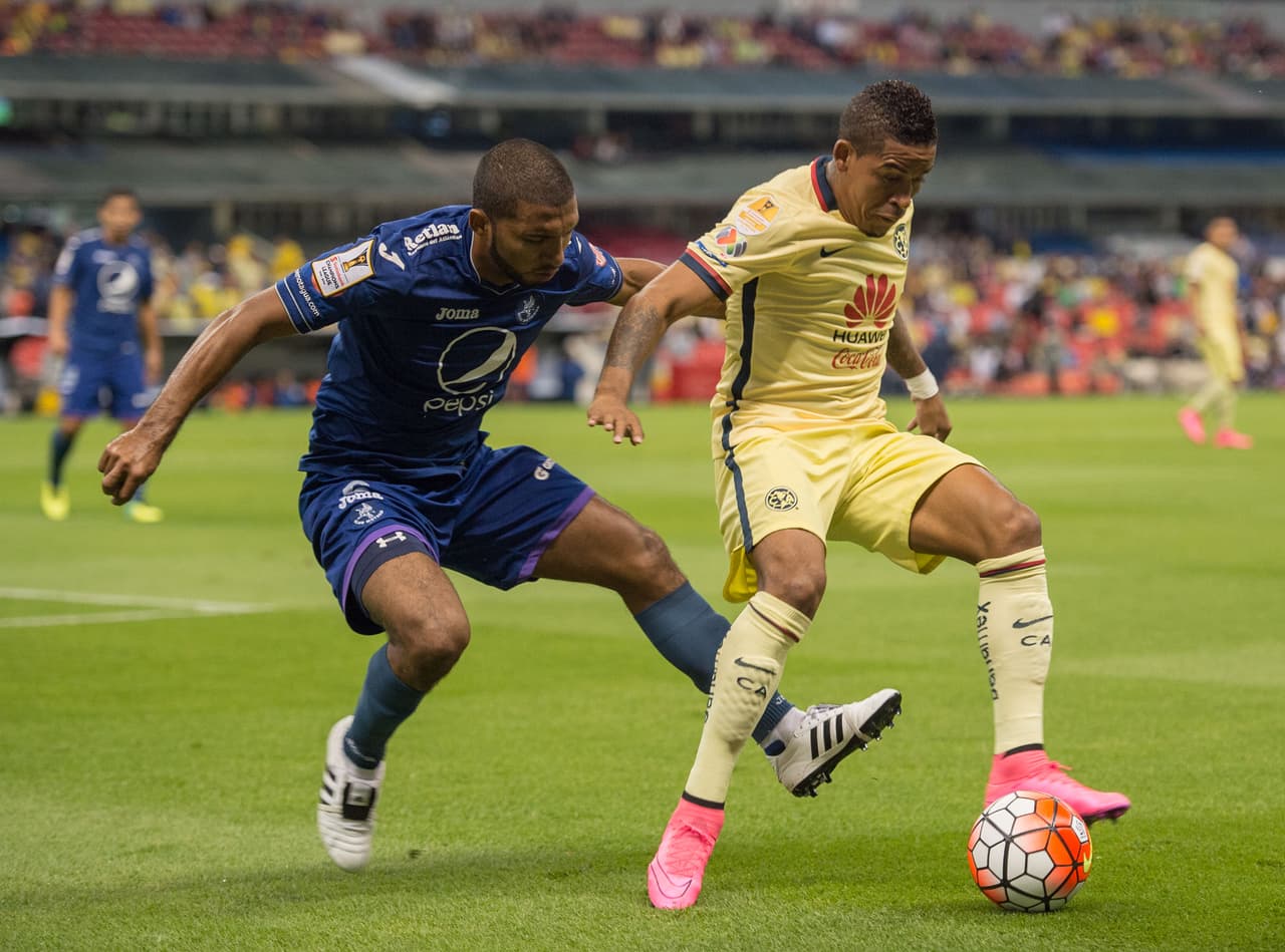El Estadio Azteca trolleó a Michael Arroyo en el partido entre América y Motagua
