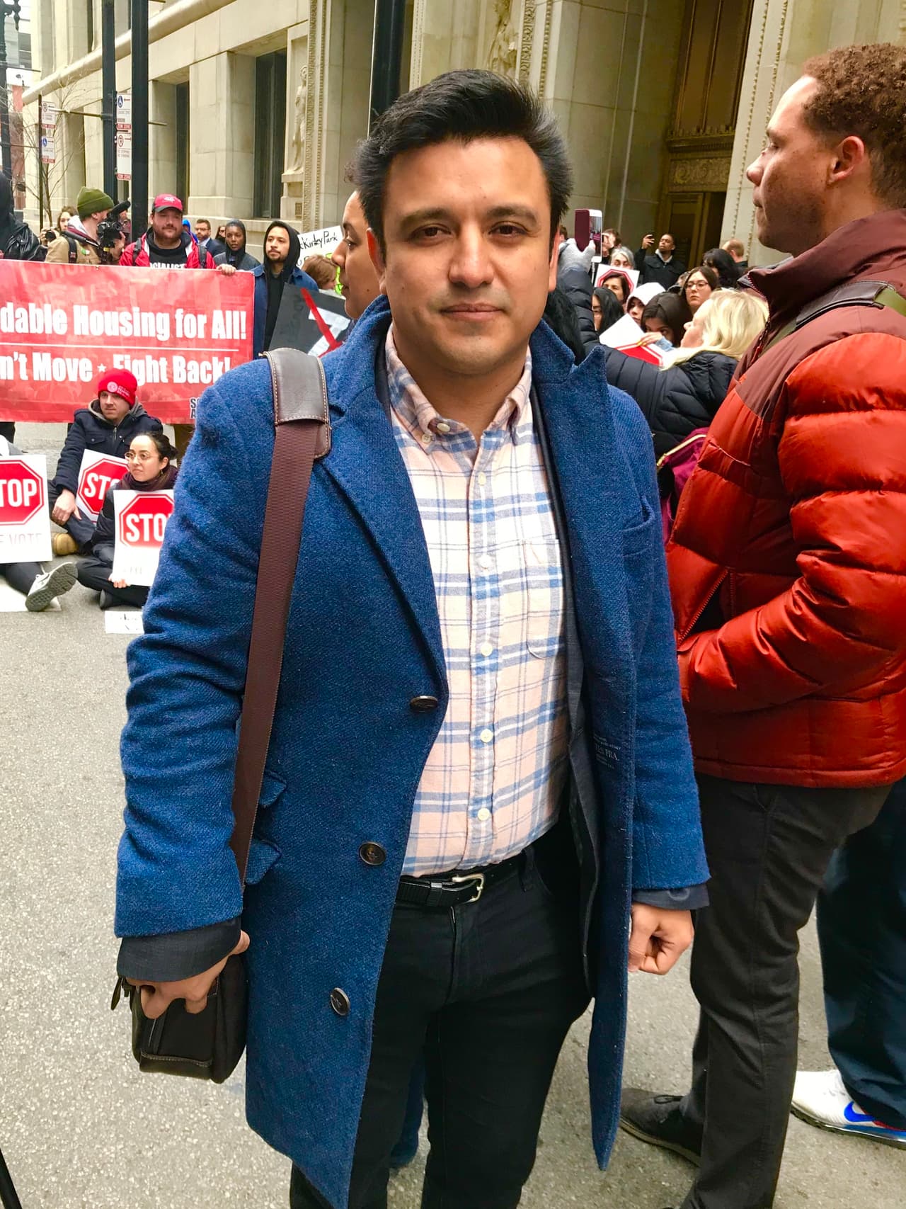 Incluso algunos concejales llegaron a la manifestación que se llevaba en contra de los desarrollos. Byron Sigcho-López. El concejal electo del distrito 25 dijo: "Es lamentable que en 48 horas y sin conversación alguna sobre las conversaciones que se tuvieron se haya cambiado de opinión y se haya acelerado el voto".