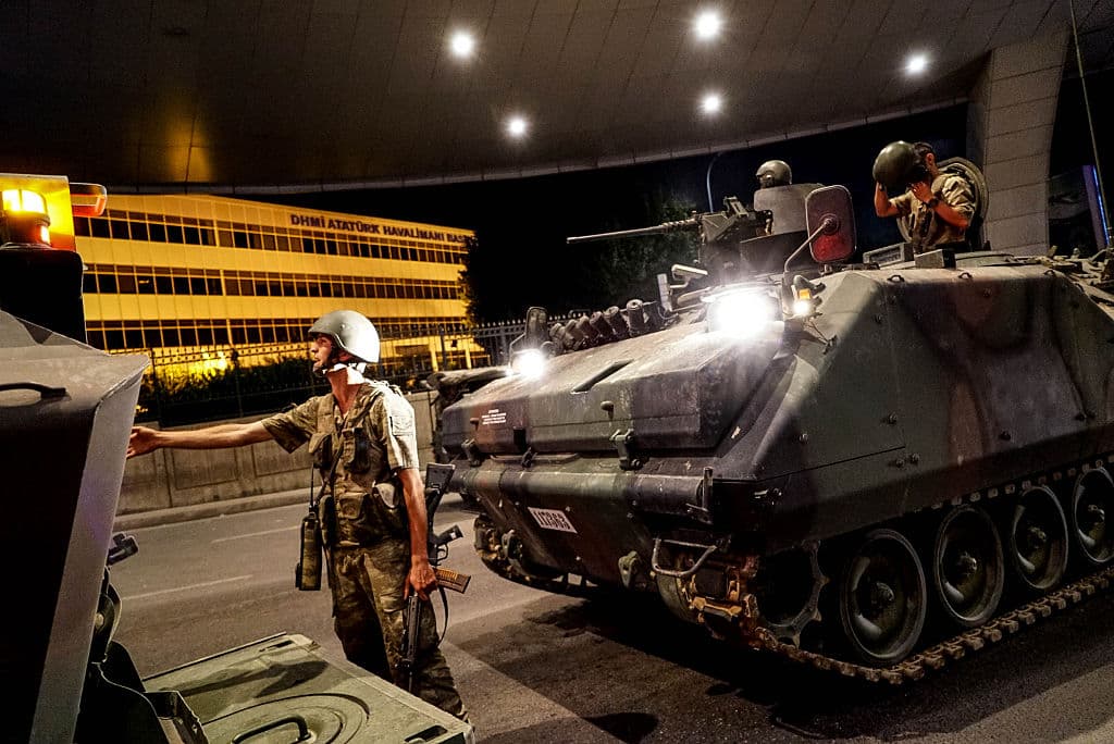 Militares leales al gobierno en las calles de Turquía