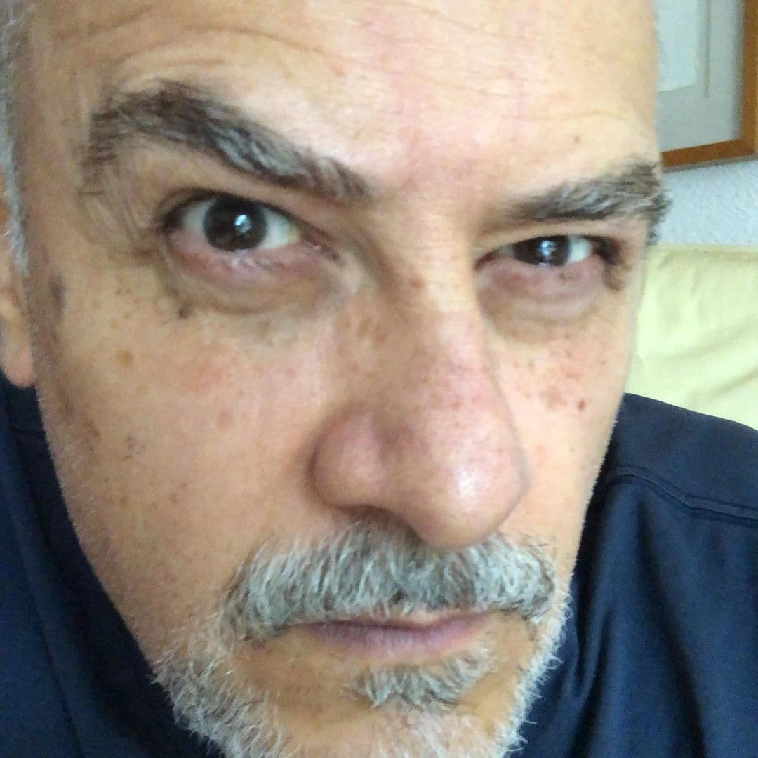 "Agradecido de esta oportunidad y de la confianza depositada en mí. Es un gran equipo y me entusiasma ver que este reto enorme lo enfrentamos todos como uno", reportó People en español.