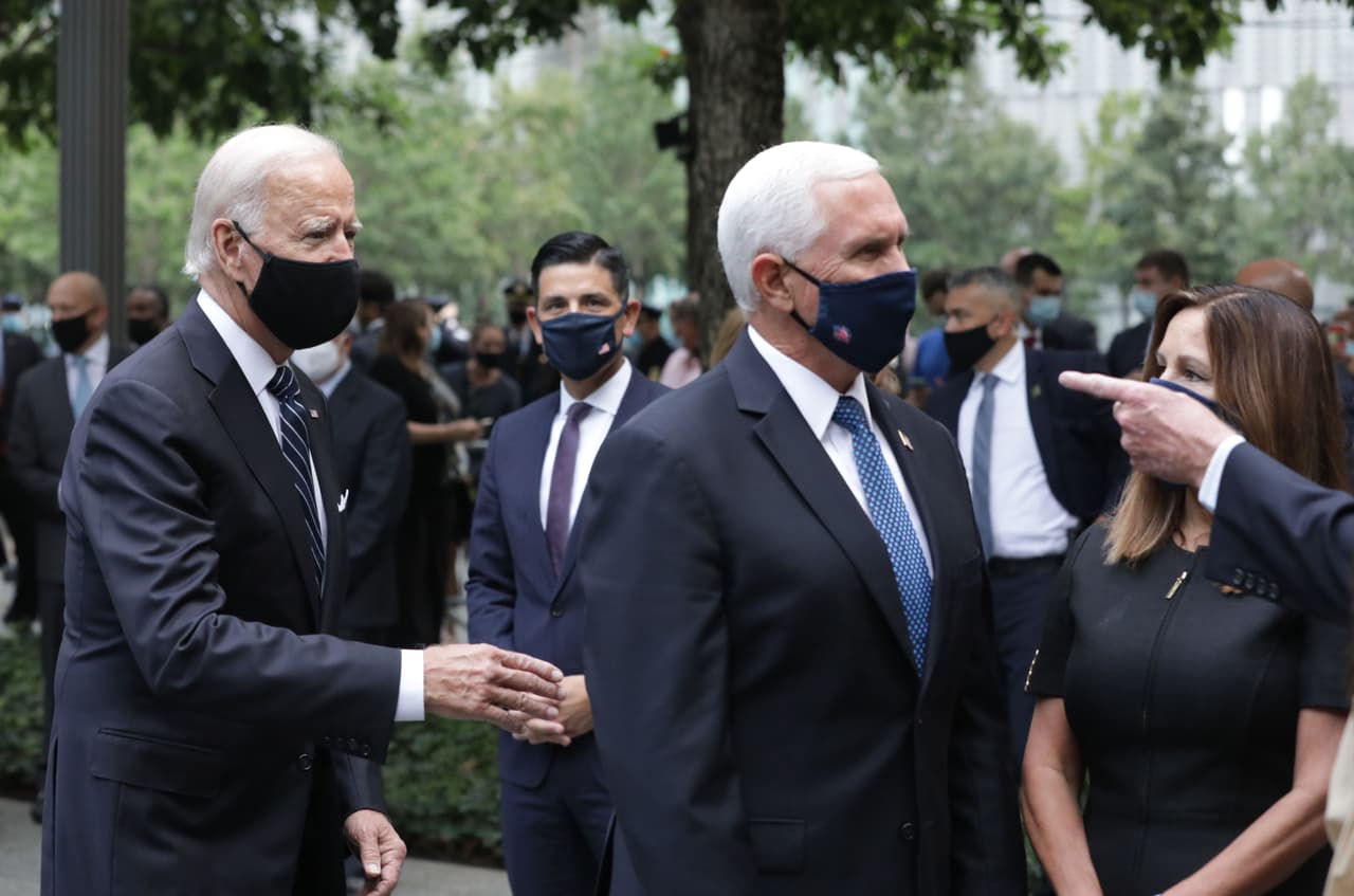 El candidato presidencial demócrata Joe Biden coincidió con el vicepresidente republicano Mike Pence, quien se espera hable durante la ceremonia.