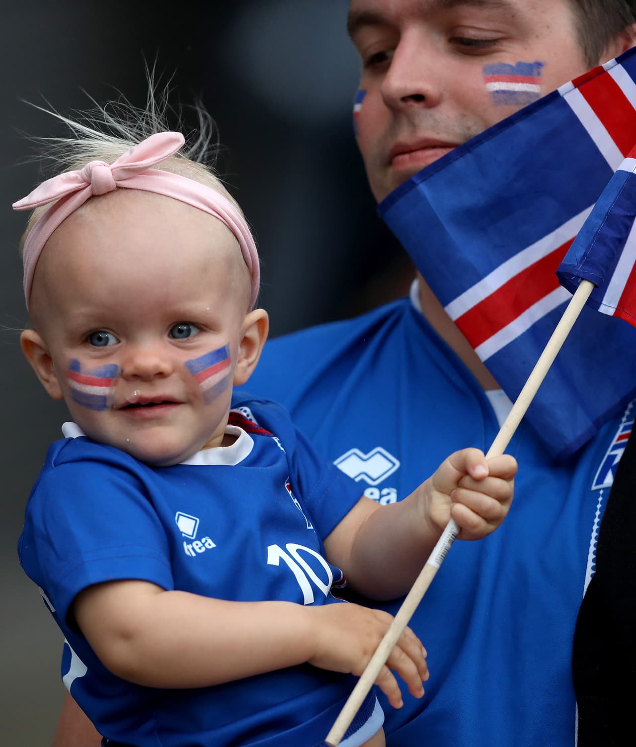 Porque ser hincha del deporte en Islandia es algo que se inculca desde la más noble de las edades. Va casi que en la sangre.