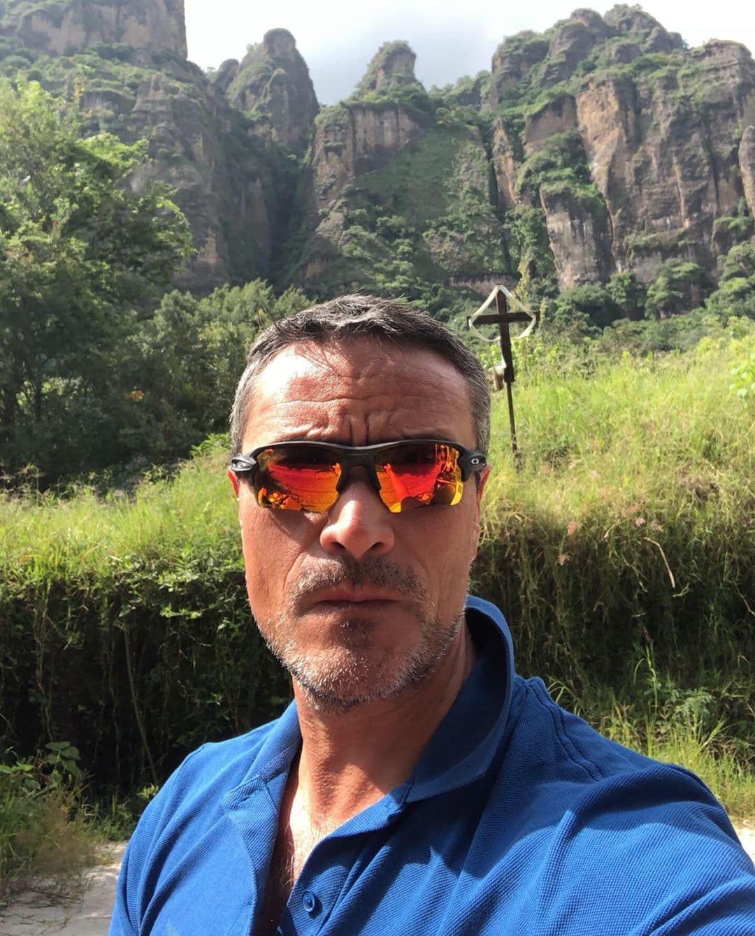 Ademas, se relata una supuesta justificación de Paco Zea, quien argumentó que entre él y la mujer de las fotos no había pasado nada, sino que solo eran unos mensajes.