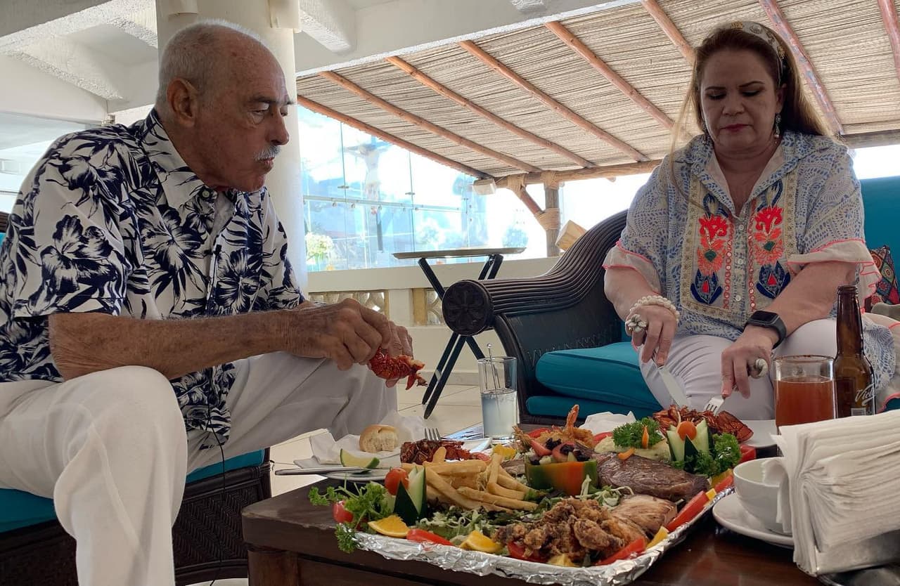 Margarita Portillo, quien está casada con Andrés García desde hace más de dos décadas, ha sido el principal apoyo del actor durante los diversos problemas de salud a los que se ha enfrentado.
<br>