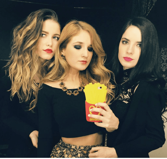 Salida de Ladies Night; ella está preparada para todo y se ve guapísima hasta en una salida para bailar.