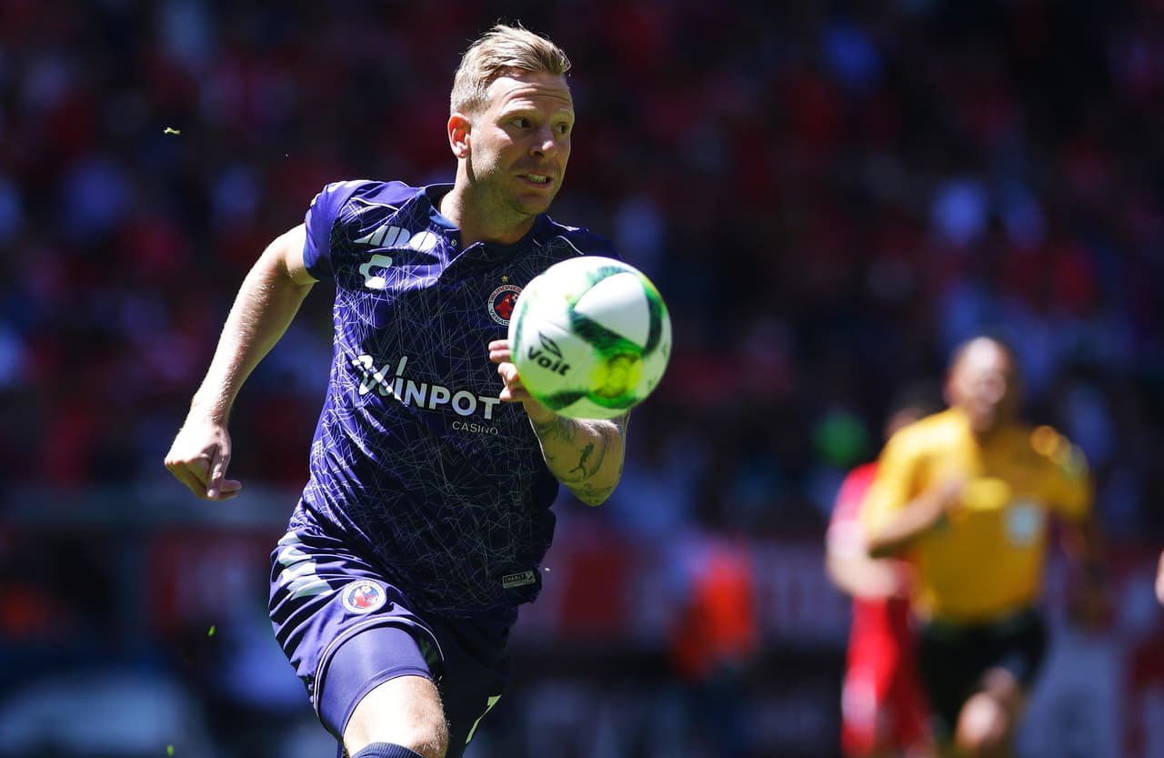 Al minuto 62 fue sustituido el argentino Cristian Menéndez, allí comenzó a perder en ataque el Veracruz.