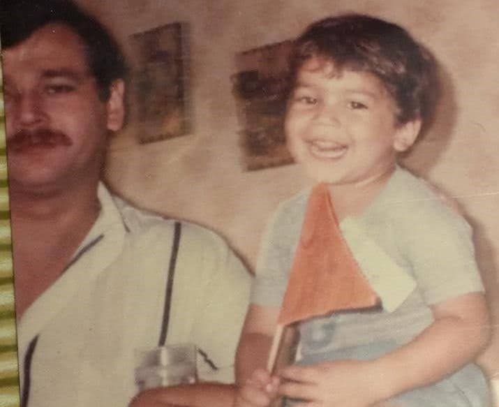 Jaime Ochoa (izquierda), uno de los fundadores de la cadena El Pollo Loco, y su hijo Carlos Ochoa en la década de 1980.
