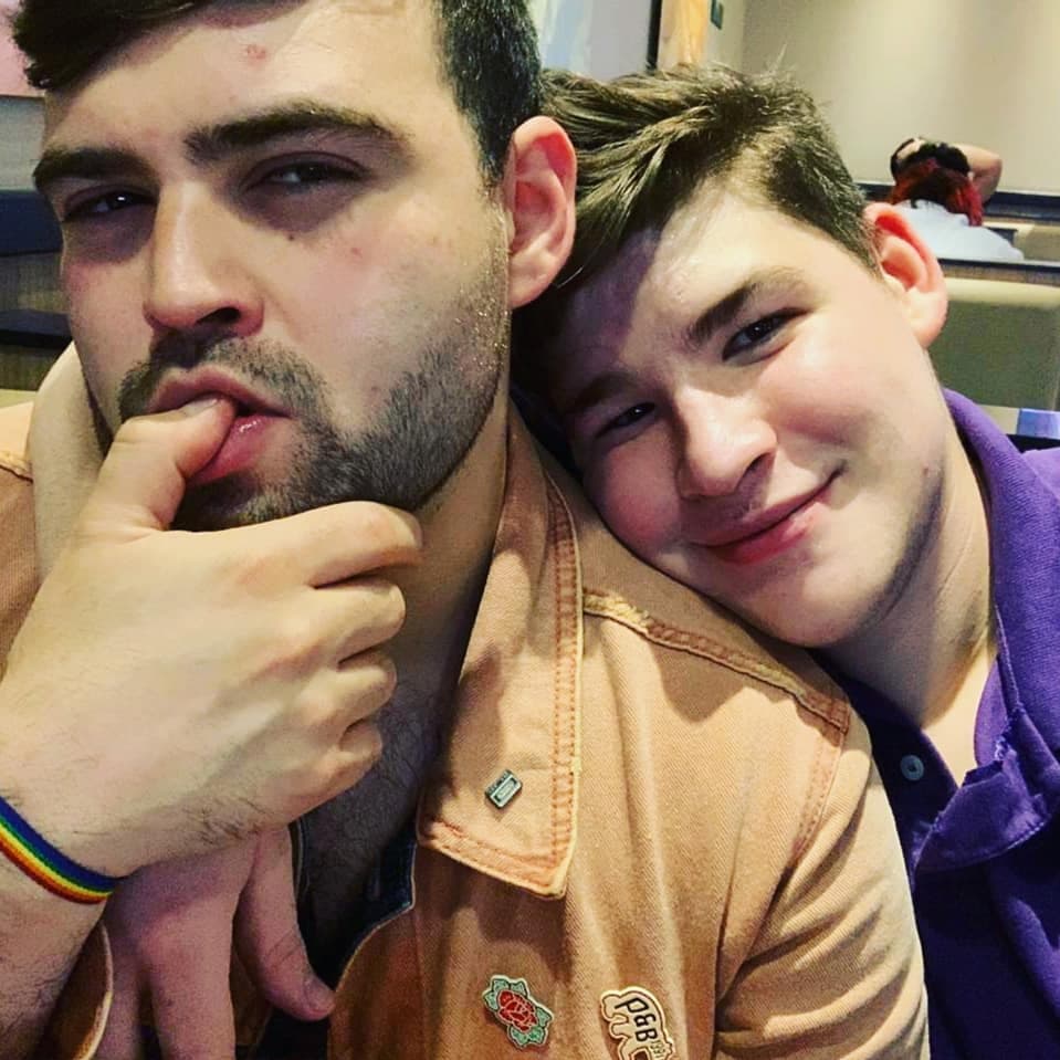 "Yo le tengo una sorpresa y él también me tiene una sorpresa, pero la verdad es que no la quiero decir para que se quede como sorpresa, pero sí hay un plan", declaró Sebastián, de 20 años.