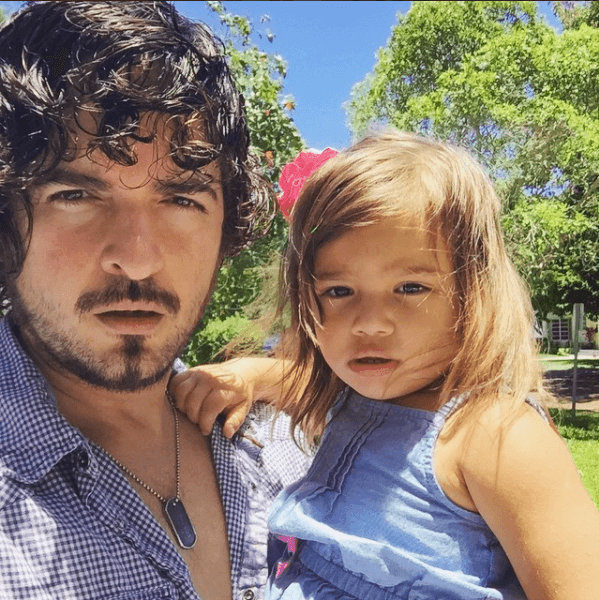 Tommy publica esa fotografía en su cuenta de Instagram en 2015 con la leyenda: "Like father like daughter... Only much better looking than Daddy".