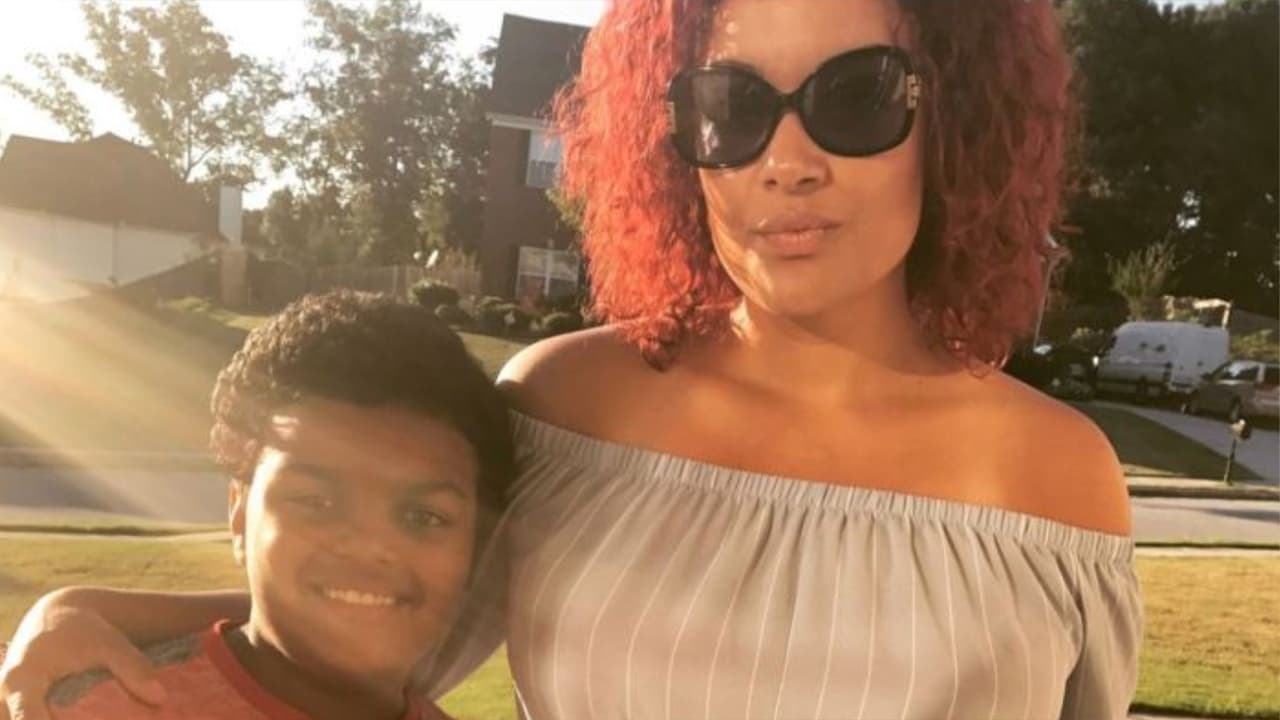 William Jerome Adams, de 24 años, sospechoso de matar a su novia Mary Lindsay, de 39 años, y a su hijo de 16 años, identificado como Atif Muhammad, en una casa en el condado de Gwinnett en Georgia, fue arrestado en Texas mientras intentaba ingresar a México,